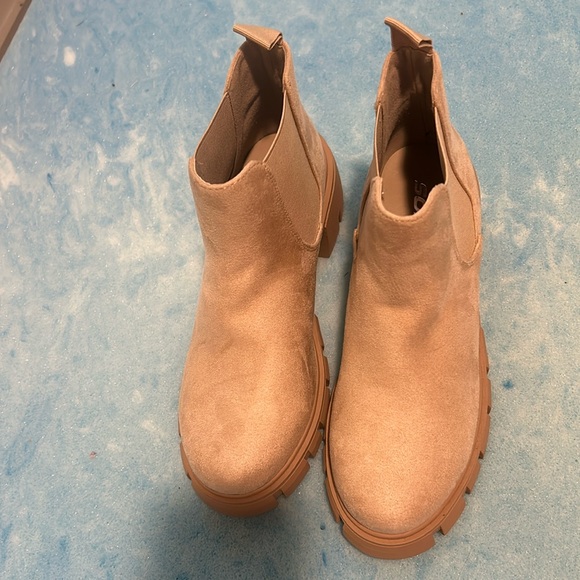 Soda Tan Chelsea Boots - Picture 2 of 3